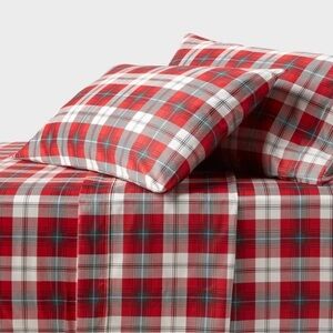 Queen 400 Thread Count Performance Holiday Sheet Set Green/Red Plaid